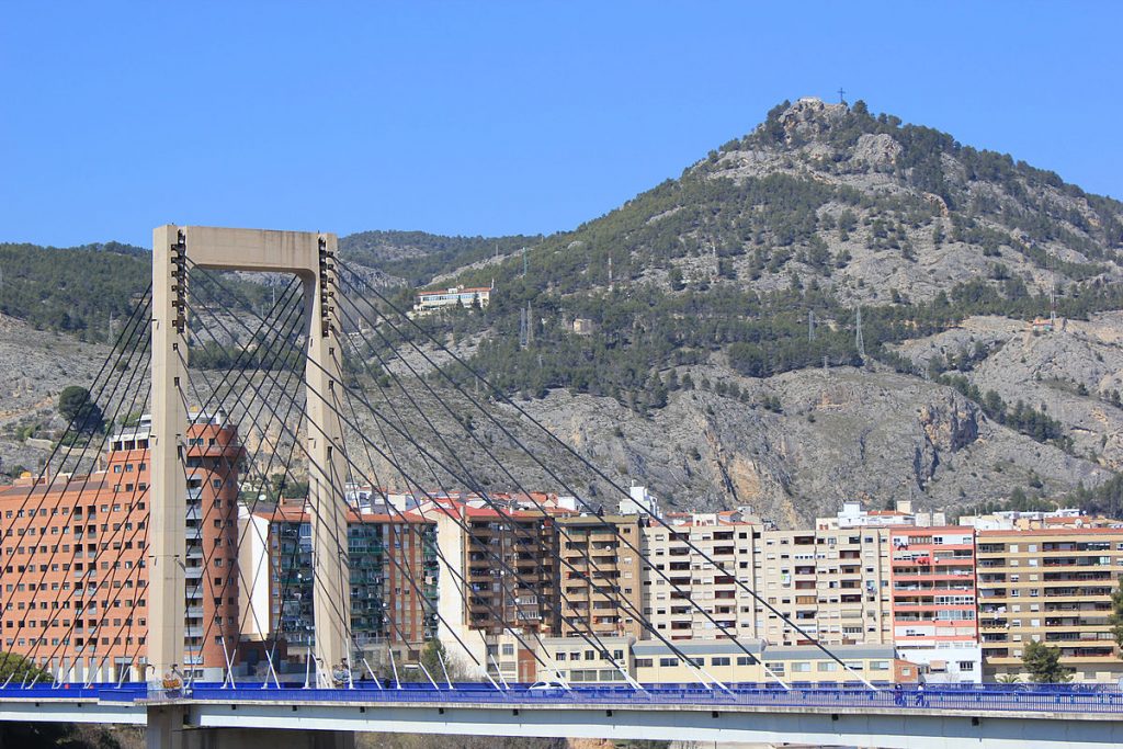 Guanyar Alcoi denúncia que hi havia un informe al 2015 que instava a actuar en els tirants del pont de Fernando Reig de forma immediata i res es va fer fins al trencament d'un d'ells un any després