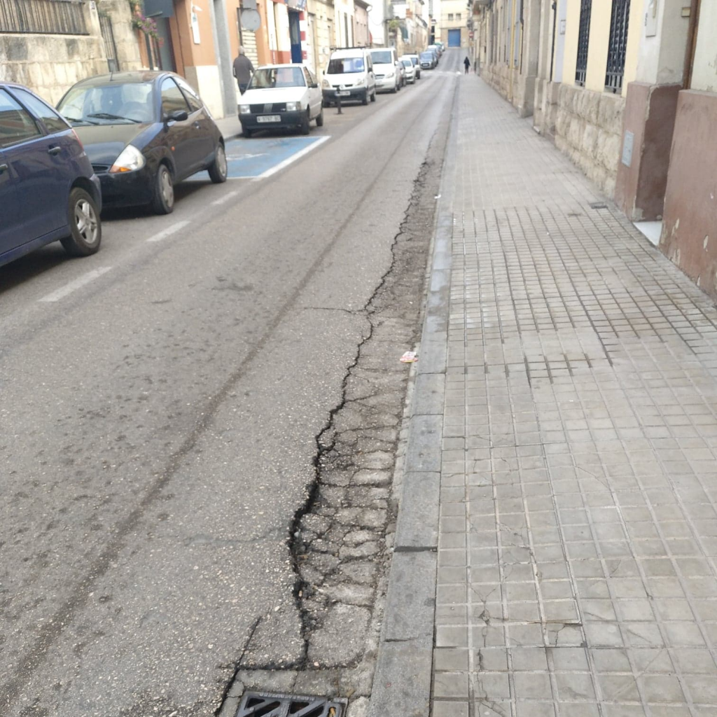 Guanyar Alcoi demana que s’actue en el carrer Pintor Cabrera per tal d'arreglar els desperfectes ocasionats a causa de la desviació de tràfic d’Entença