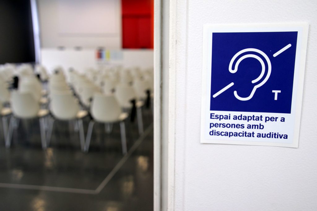 Guanyar Alcoi demana la instal·lació de bucles magnètics als espais públics d'Alcoi per millorar l'accessibilitat auditiva