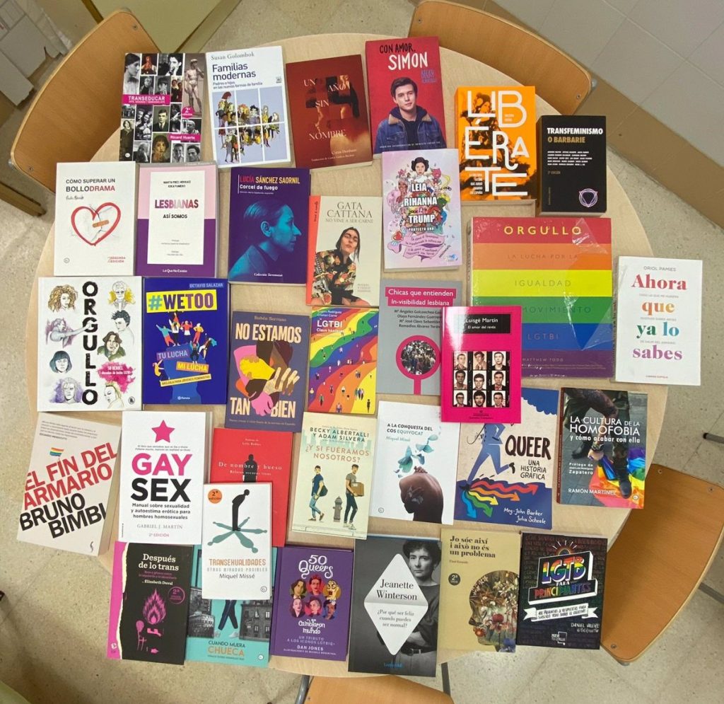 Guanyar Alcoi demana que es compren els llibres LGTBIQ+ censurats a Castelló per a les biblioteques d'Alcoi