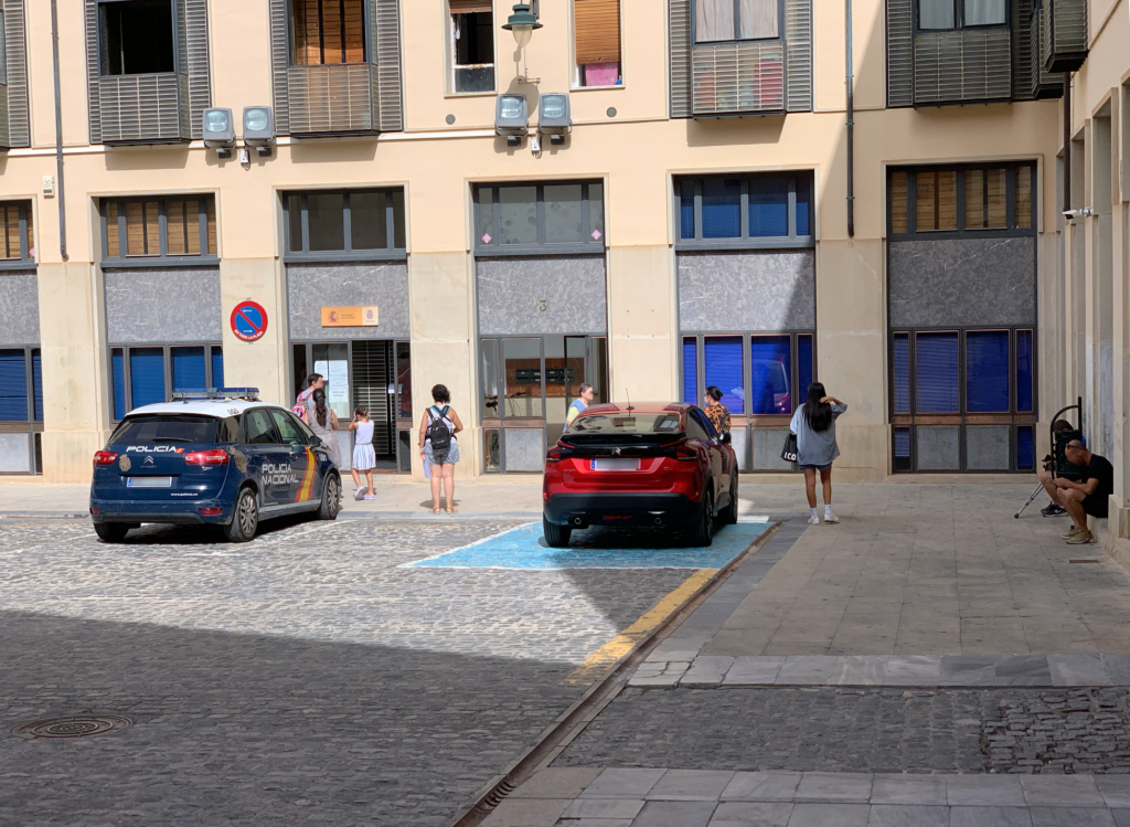 Guanyar demana elements d’ombra i descans a la placeta les Xiques