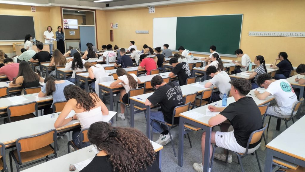 Guanyar Alcoi exigeix mantenir les PAU al campus d’Alcoi i denuncia un nou atac als serveis públics
