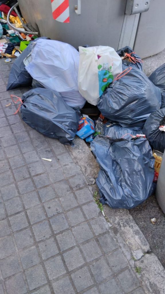 Guanyar Alcoi denuncia l'augment de la brutícia a la ciutat a causa del deficient servei de recollida de residus urbans i exigeix mesures urgents